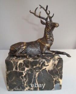 Animalier Deer Hunting Statue Sculpture in Art Deco and Art Nouveau Style Bronze