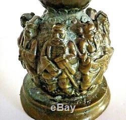 Art Dasie Sculpture In Patinated Bronze With Characters, Then The Nineteenth Century