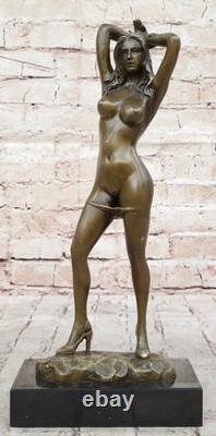 Art Deco Sculpture of a Nude Woman in Bronze and Marble
