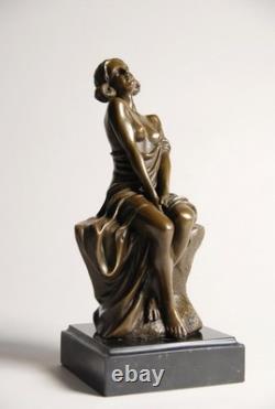 Art Nouveau - Very beautiful sculpture signed Cesaro - Very beautiful details - Bronze