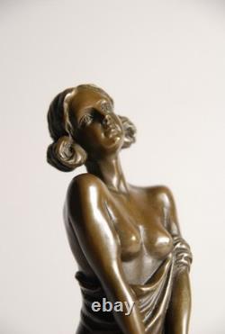 Art Nouveau - Very beautiful sculpture signed Cesaro - Very beautiful details - Bronze