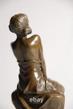 Art Nouveau - Very beautiful sculpture signed Cesaro - Very beautiful details - Bronze