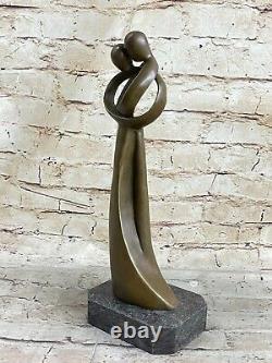 Bronze Fountain Sculpture of a Kissing Couple Contemporary Art Piece by Milo