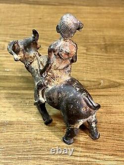 Bronze sculpture, buffalo subject, Asian art, Indochina, Vietnam, ethnic.