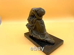 Bronze sculpture of a kneeling beauty Art Deco after Milo