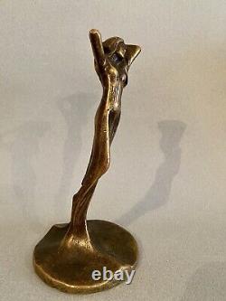 Bronze sculpture of a woman in Art Nouveau Deco jugendstil style from 1900 signed and to be identified
