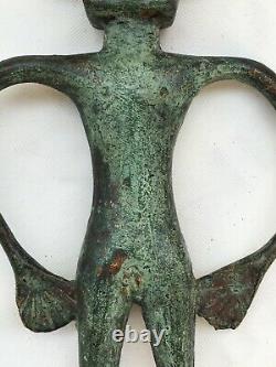 Sculpture Art Brut In Bronze Patinated Character Eyes Exorbities