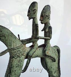 Sculpture Couple of Dogon Horsemen in Bronze from Mali Brut Art 20th Century