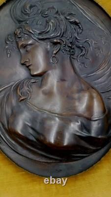 Sculpture Pair of Female Faces in Repoussé Bronze Art Nouveau