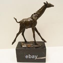 Sculpture of a Giraffe in Animalier Style, Art Deco and Art Nouveau Style, Solid Bronze
