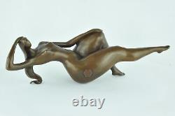 Sculpture of a Sexy Pin-up Dancer in Art Deco Style Art Nouveau Bronze