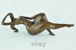 Sculpture of a Sexy Pin-up Dancer in Art Deco Style Art Nouveau Bronze