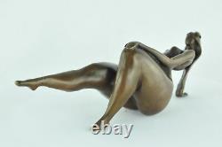 Sculpture of a Sexy Pin-up Dancer in Art Deco Style Art Nouveau Bronze