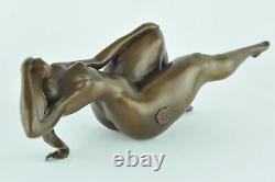 Sculpture of a Sexy Pin-up Dancer in Art Deco Style Art Nouveau Bronze