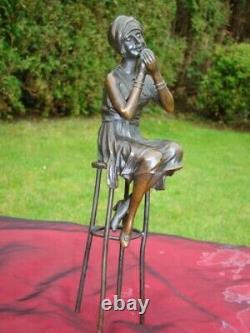 Statue Sculpture Demoiselle Pin-up with Art Deco and Art Nouveau Style Makeup