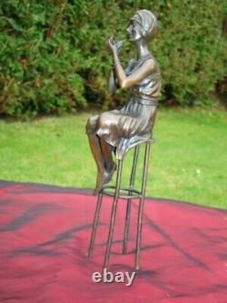 Statue Sculpture Demoiselle Pin-up with Art Deco and Art Nouveau Style Makeup