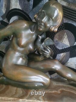 Superb Art Deco bronze by Armand Godard 1920-1930 lady with a dove