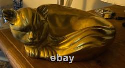 Very beautiful sculpture of a sleeping cat in Art Deco bronze from the 1940s/50s