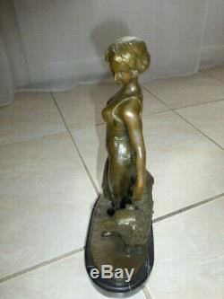 ART DECO J. LORENZL (1892-1950) Sculpture en bronze. FEMME et LEVRIER