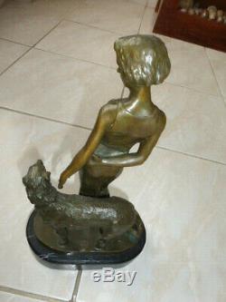 ART DECO J. LORENZL (1892-1950) Sculpture en bronze. FEMME et LEVRIER