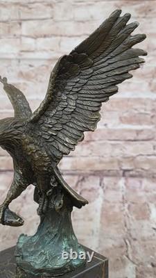 Aigle Hawk Oiseau Spread Ailes Bronze Métal Statue Sculpture Art Marbre Socle