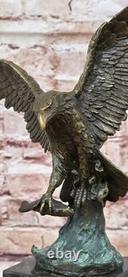 Aigle Hawk Oiseau Spread Ailes Bronze Métal Statue Sculpture Art Marbre Socle