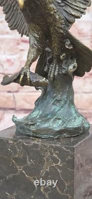 Aigle Hawk Oiseau Spread Ailes Bronze Métal Statue Sculpture Art Marbre Socle