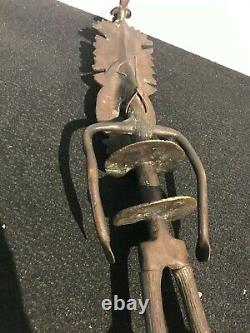 Ancienne sculpture en bronze anthropomorphe à identifier Afrique Art Brut