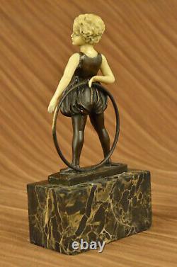 Art Déco Bébé École Fille Playing Bronze Sculpture Avec Faux OS Figurine Solde