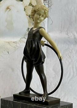 Art Déco Bébé École Fille à Jouer Bronze Sculpture Avec Faux OS Figurine Décor