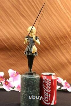 Art Déco Fonte Fishing Jeune Fille Bronze Sculpture Faux OS Ouvre'Lost' Cire