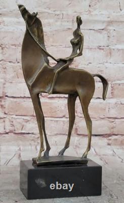 Art Moderne Abstrait Femelle Equitation Cheval Bronze Sculpture Par Dali Solde