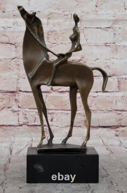 Art Moderne Abstrait Femelle Equitation Cheval Bronze Sculpture Par Dali Solde