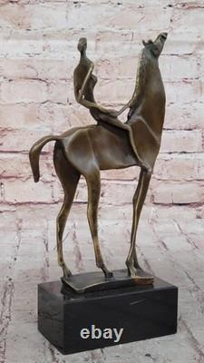 Art Moderne Abstrait Femelle Equitation Cheval Bronze Sculpture Par Dali Solde