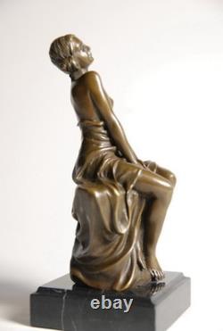 Art Nouveau- Très belle sculpture signée Cesaro- Très beaux détails- Bronze