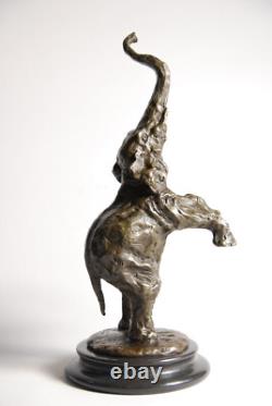 Art animalier- Éléphant debout Belle sculpture en bronze- signée Milo