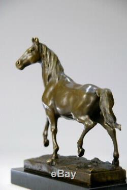 Art animalier, Splendide cheval en bronze signé Milo