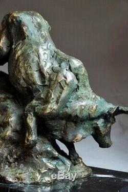 Art animalier, superbe sculpture de taureau, bronze