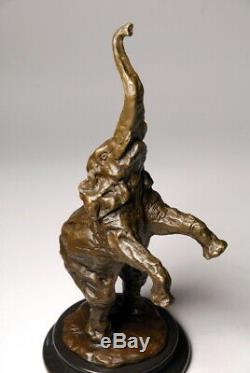 Art animalier, très bel éléphant en bronze signé Milo