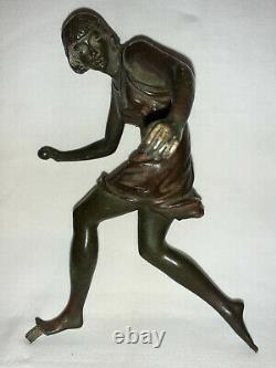 Atalante Par Pierre Le Faguays Sculpture En Bronze Art Deco