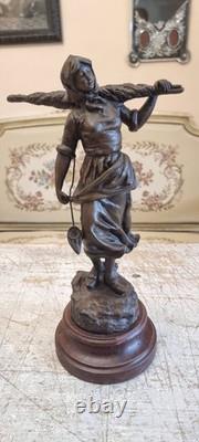 Beautifull Art Neauvau Statue of Fisherwoman signed by George Omer