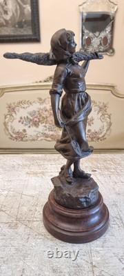 Beautifull Art Neauvau Statue of Fisherwoman signed by George Omer