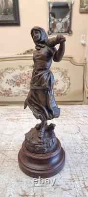 Beautifull Art Neauvau Statue of Fisherwoman signed by George Omer