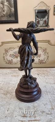Beautifull Art Neauvau Statue of Fisherwoman signed by George Omer