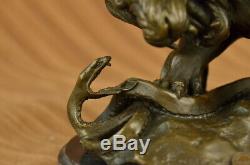 Bronze Lion et Serpent Sculpture sur un Massif Marbre Base Art Ornement Figurine