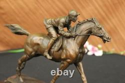 Bronze Sculpture Grand Détail Un Jockey Et Thoroughbred Cheval Fonte Décor Art