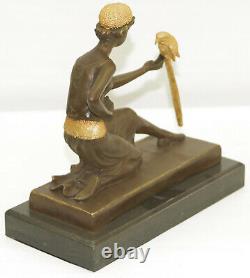 Bronze Style Art Nouveau Deco Sculpture Fille Avec / Perroquet Par Chiparus Nr