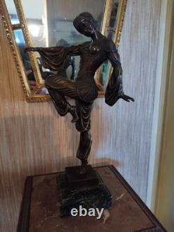 Danseuse Style Art Déco en Bronze Charme d'Orient d'après Chiparus (1886-1947)