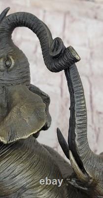 Deux Bébé Éléphant Africain Dans Sculpture En Bronze Art Déco Par Barye VENTE