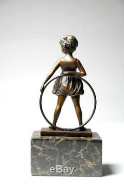 Filette au cerceau- belle statuette signée Preiss- bronze d'art- Envoi gratuit